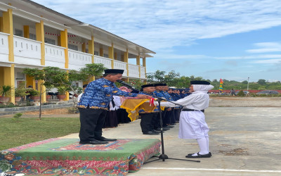 Memperingati HUT Kemerdekaan RI Ke-79, SMA Negeri 26 Gelar Upacara Bendera Serta Perlombaan