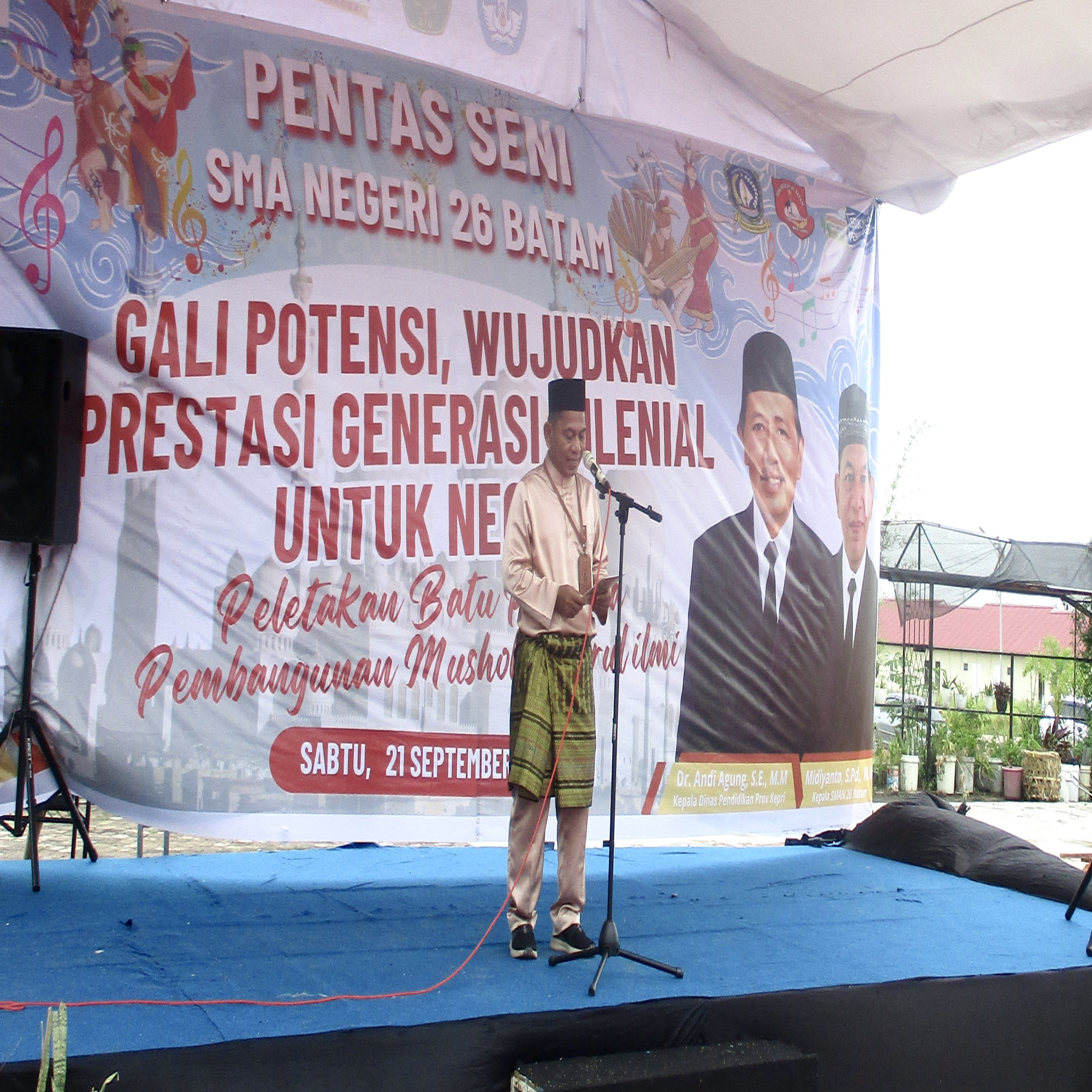 Penggelaran Pentas Seni Sekaligus Peletakan Batu Pertama Pembangunan Musholah Darul Ilmi SMAN 26 Batam