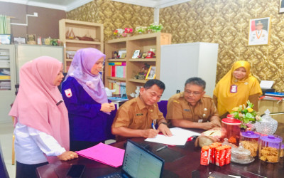 Penandatanganan MOU terkait mata pelajaran pilihan Bersama Drs.Refio, M.Pd Kepala SMK Negeri 2 Batam